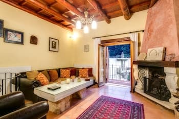 Ifigenia Theriso Village