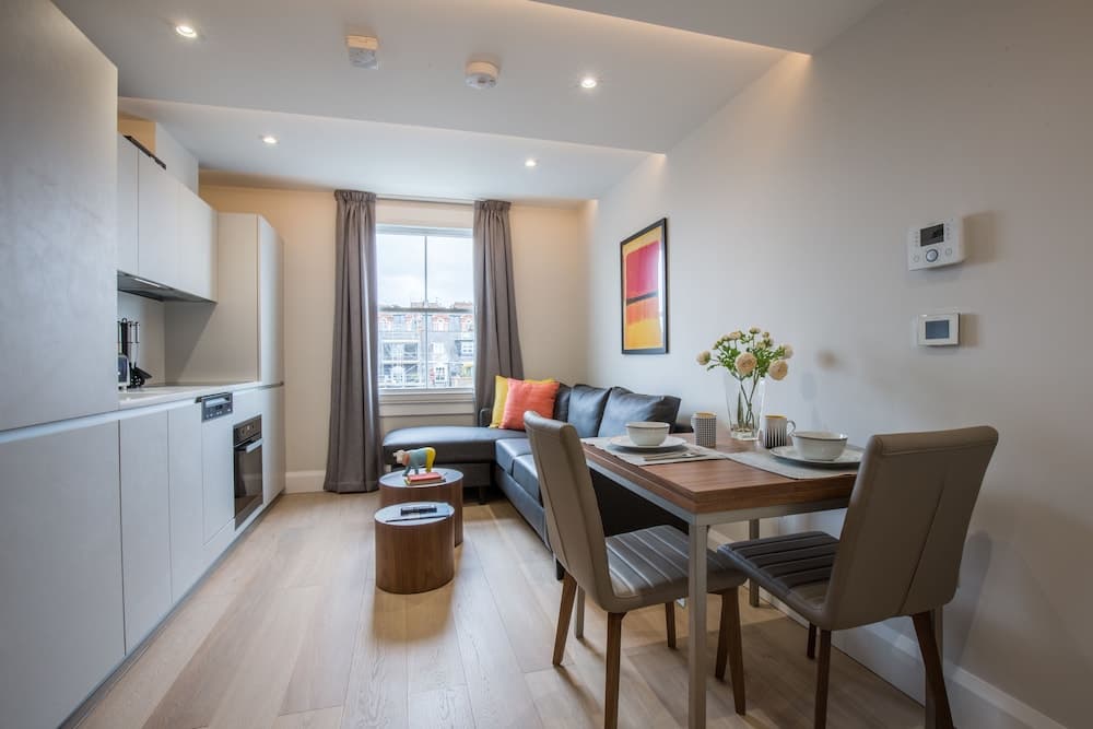 London Villa - 41 Clanricarde Gardens