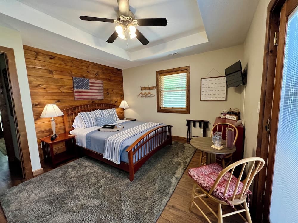 Walnut Waters Bed & Breakfast