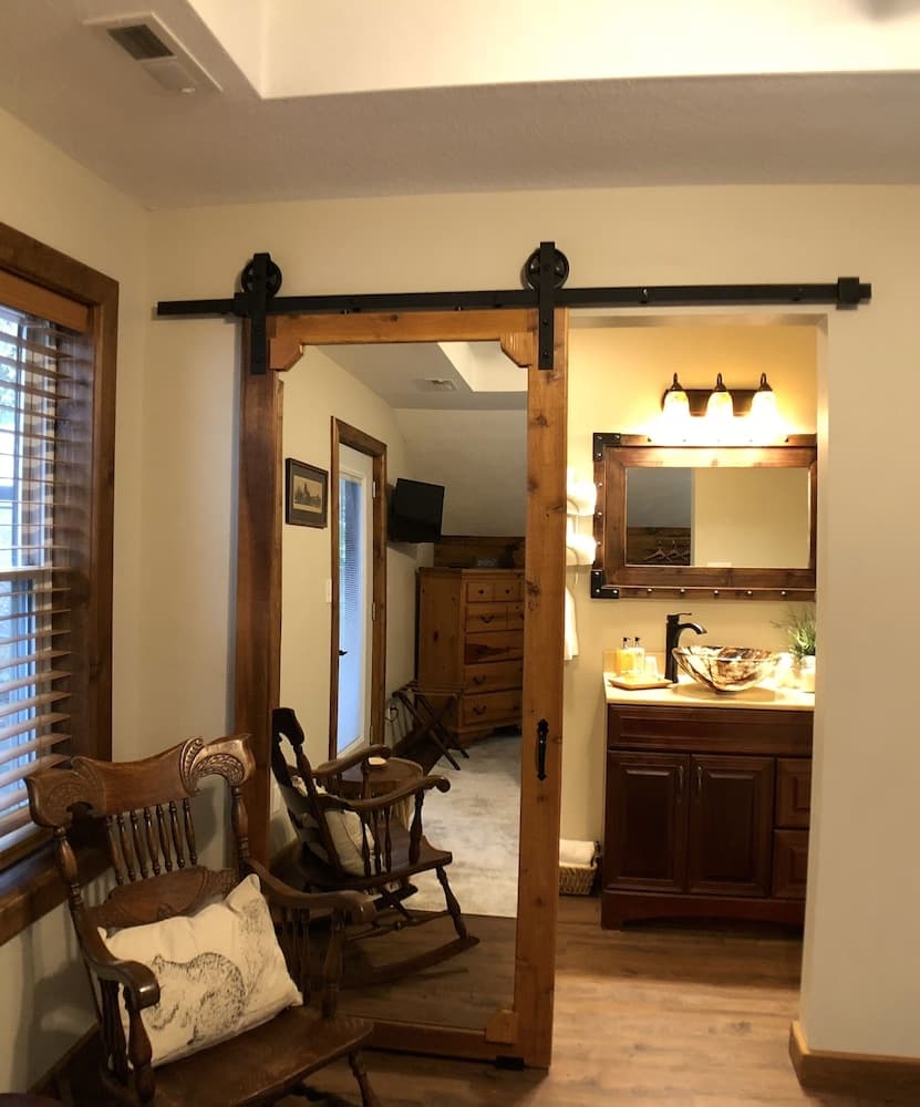 Walnut Waters Bed & Breakfast