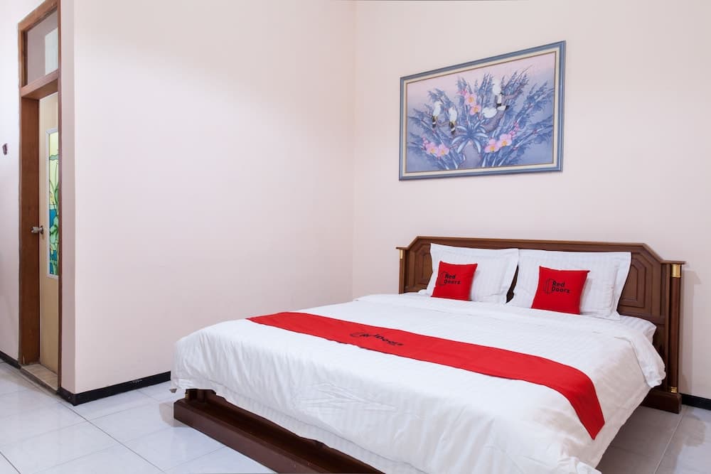 RedDoorz Plus near Jawa Timur Park 1