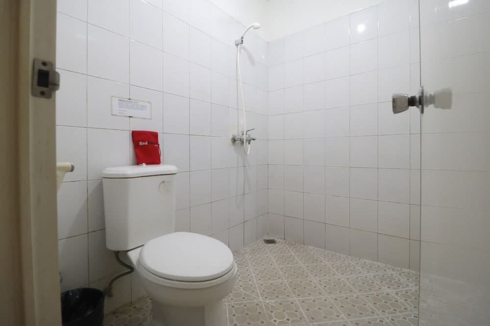 RedDoorz @ Jalan Gatot Subroto Jakarta