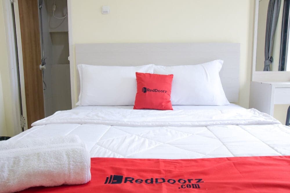 RedDoorz @ Genteng Surabaya