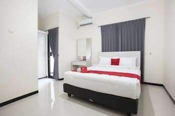 RedDoorz @ Genteng Surabaya