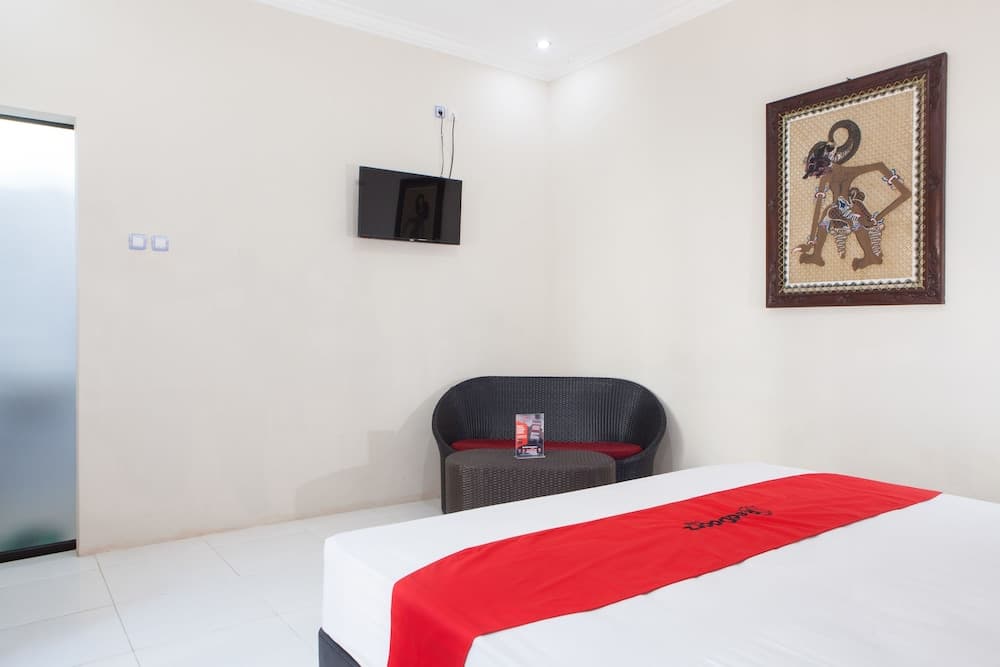 RedDoorz Plus near Mall Roxy Banyuwangi