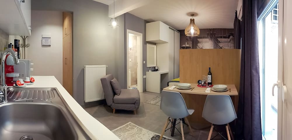 Mousas Studio Apt Must