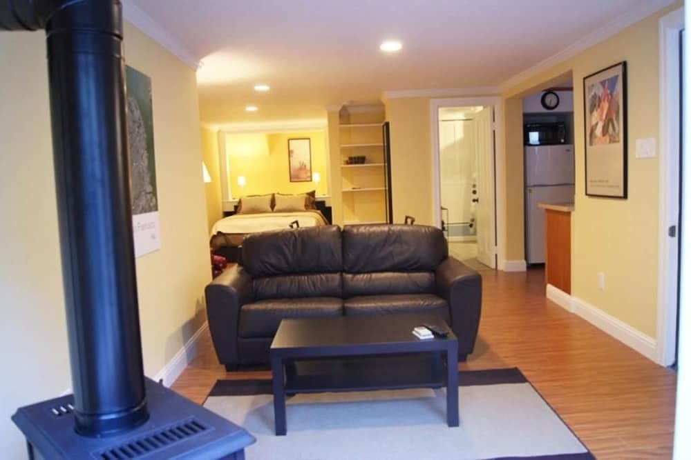 Ashbury Garden Studio Holiday