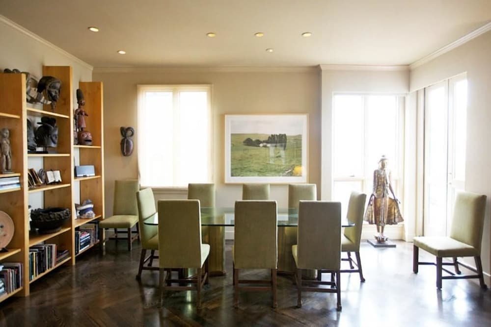 Embarcadero Vista Apartment