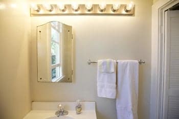 Pierce Place Lower Apartment