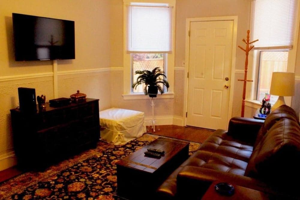 Cole Valley Lower Apartment