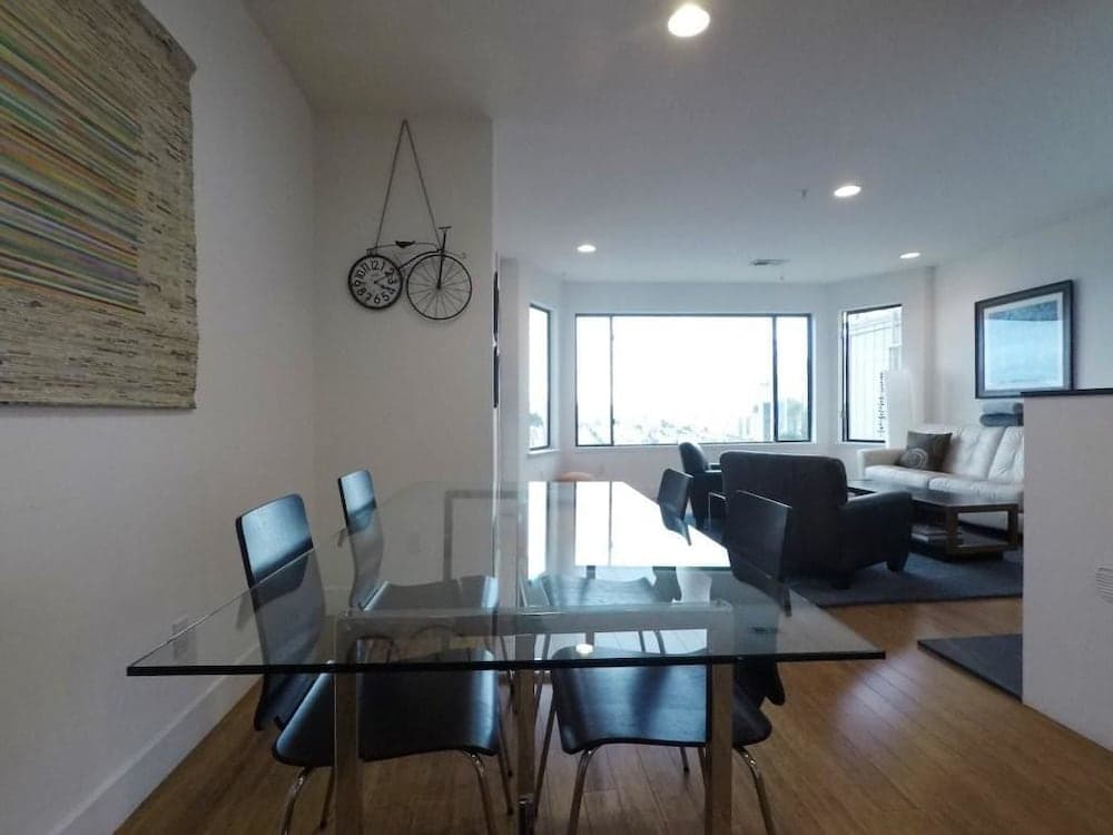 Russian Hill Vista Holiday