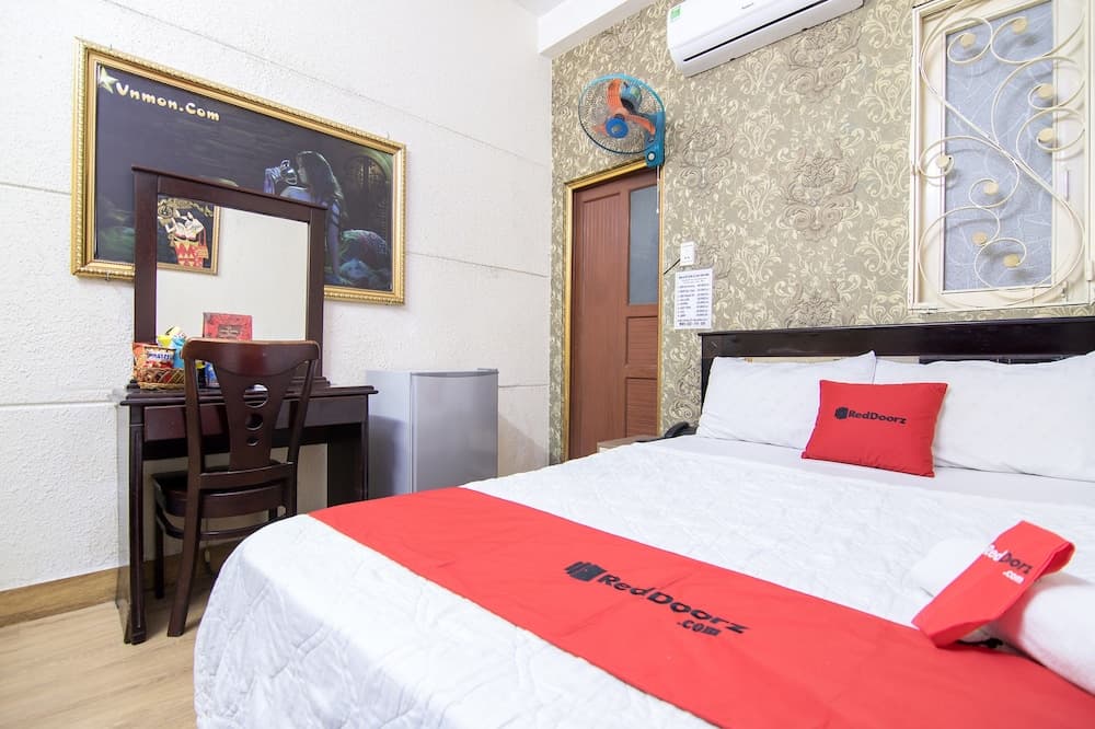 RedDoorz near AEON Mall Tan Phu