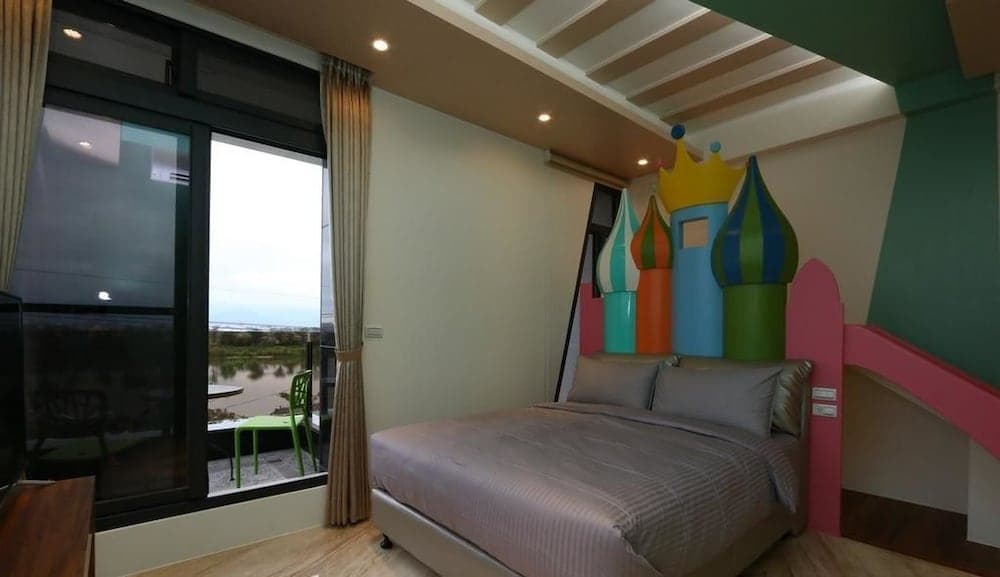 Li Chu Art Paternity B&B