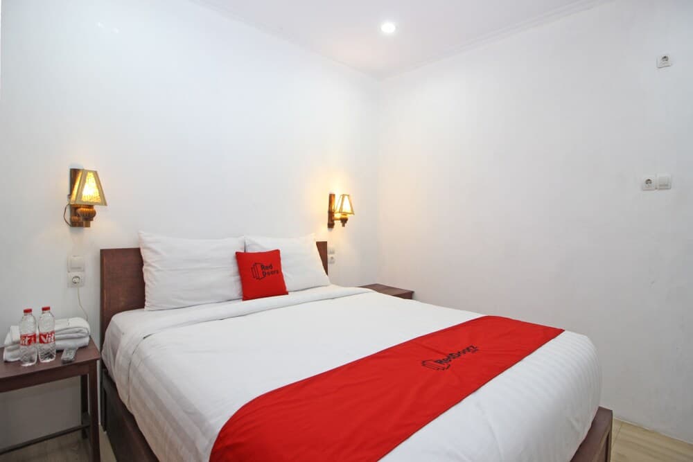 RedDoorz near Borobudur Temple 2