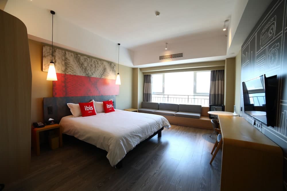 ibis Weihai Oriental New Ground Hotel