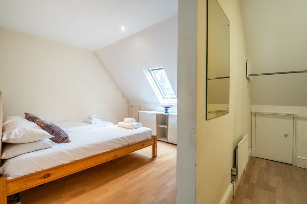 Charming Wimbledon Park Home close to Putney Heath