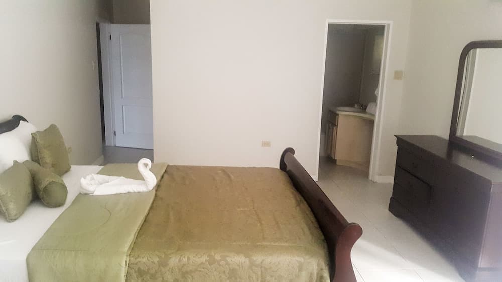 2 Bdrm Apartment at Runaway Bay