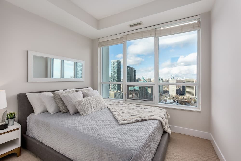 QuickStay - Beautiful Toronto Condo, City Views