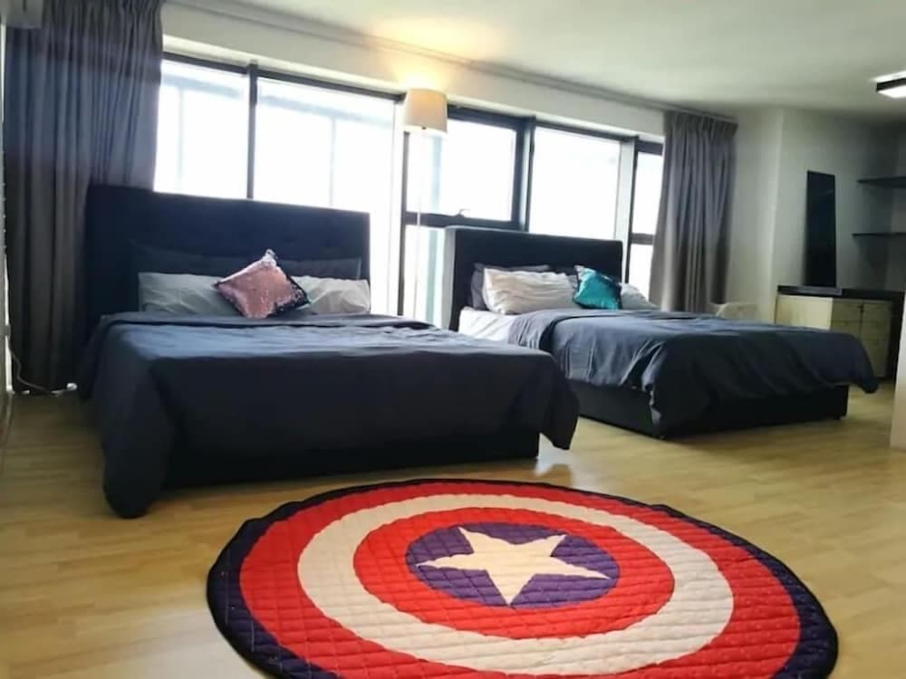 5 Pax Empire Soho by SYNC