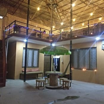 Mystic Inn Bed and Breakfast - Hostel