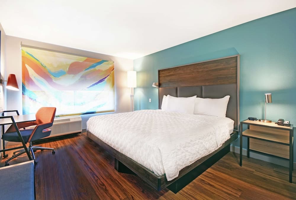 Tru by Hilton Grand Rapids Airport