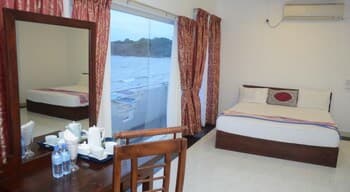 TrinncoTopazBeachHotel