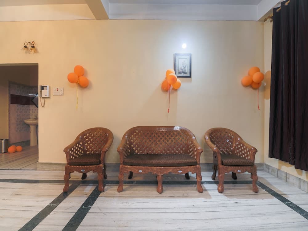 OYO 17077 Elegant Guest House