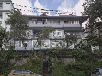 OYO 17067 Maitreya Guest House