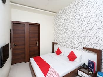 OYO 17280 Hotel Shivaay