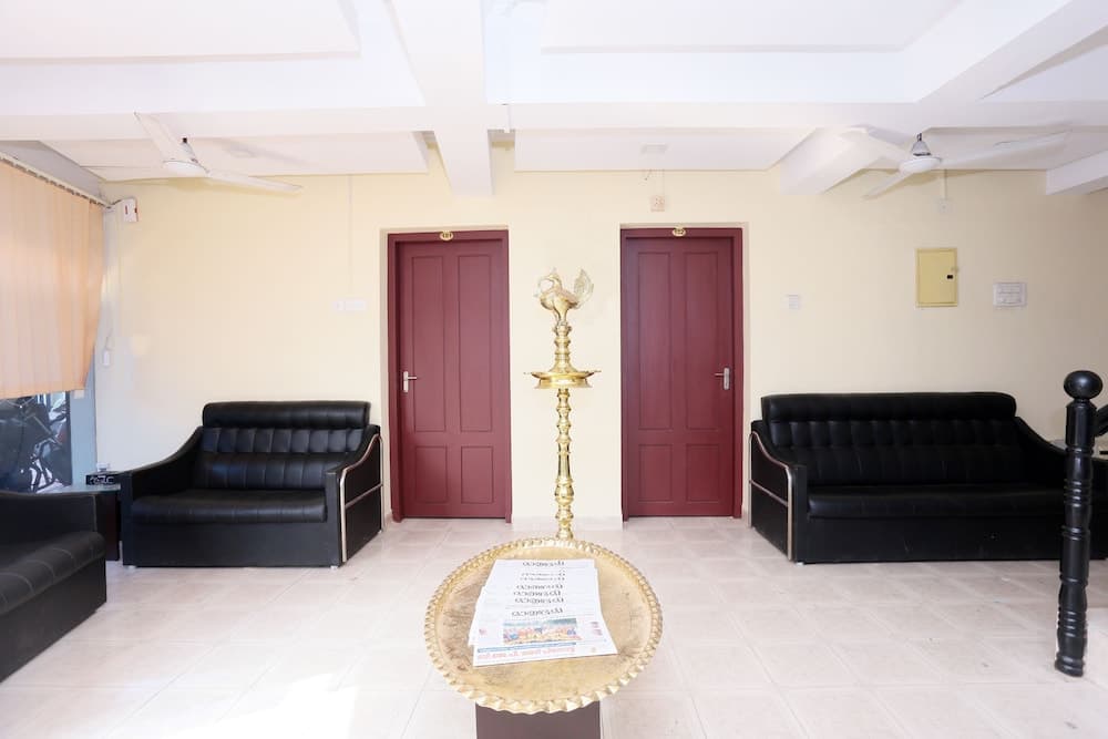 OYO 19877 Gamas Centre