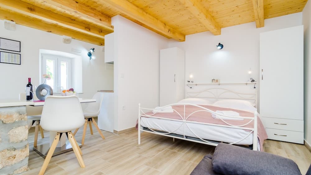 Shining Star Apartments