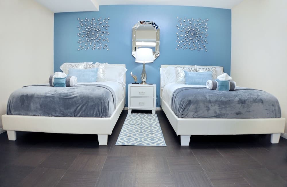 VIP Hollywood LA 5BD Walk of Fame Suite