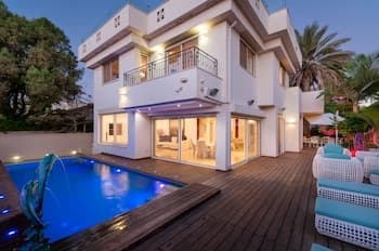 Luxurious Villa with great location