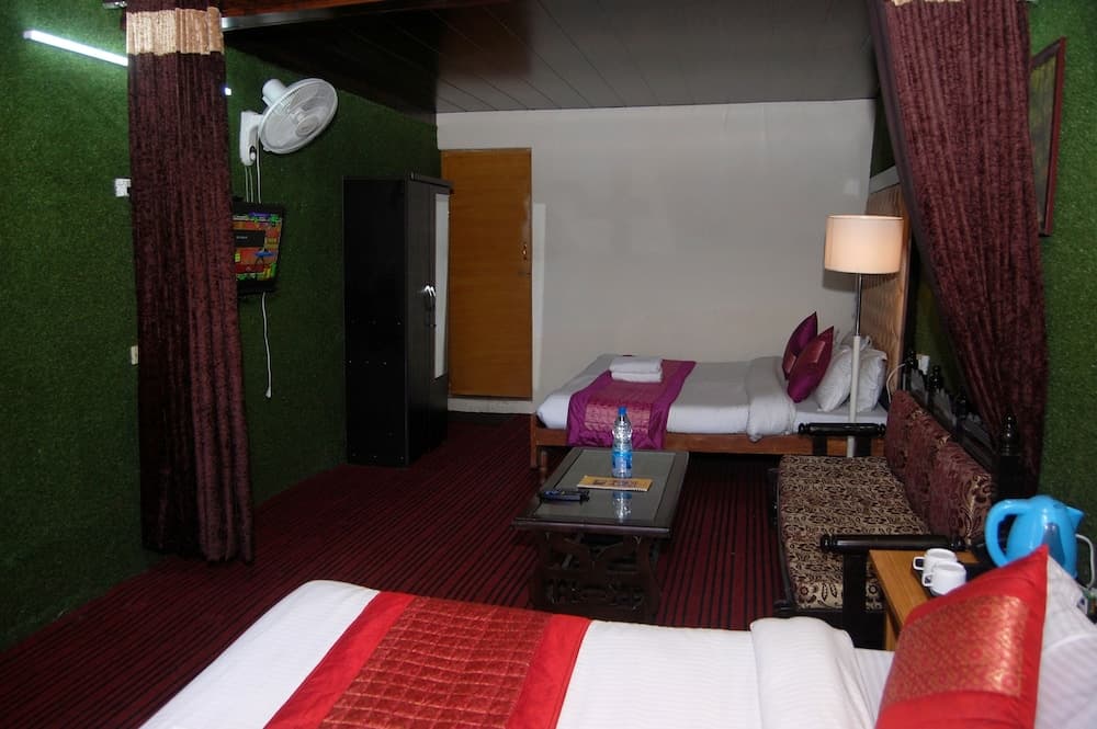 Hotel Kausani Retreat