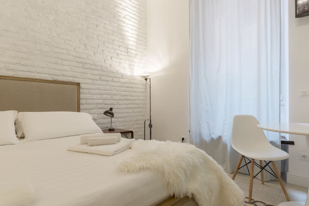 Romantic Vintage Colosseum Apartment