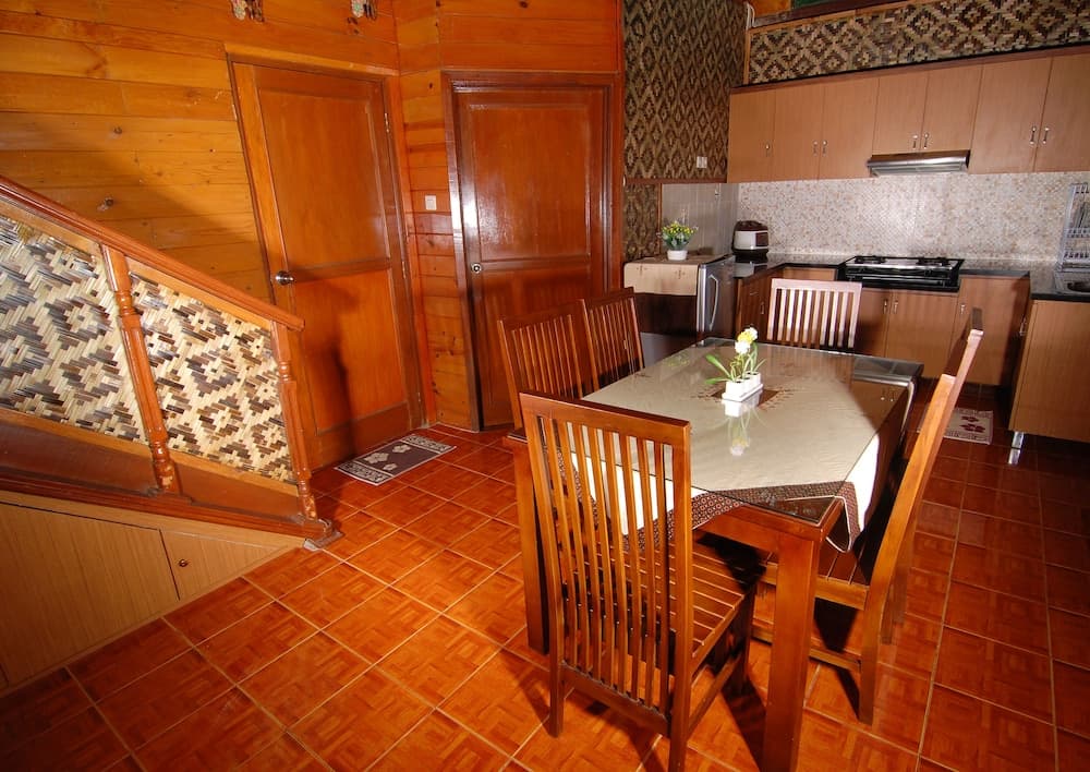 Villa ChavaMinerva Kayu - Ciater