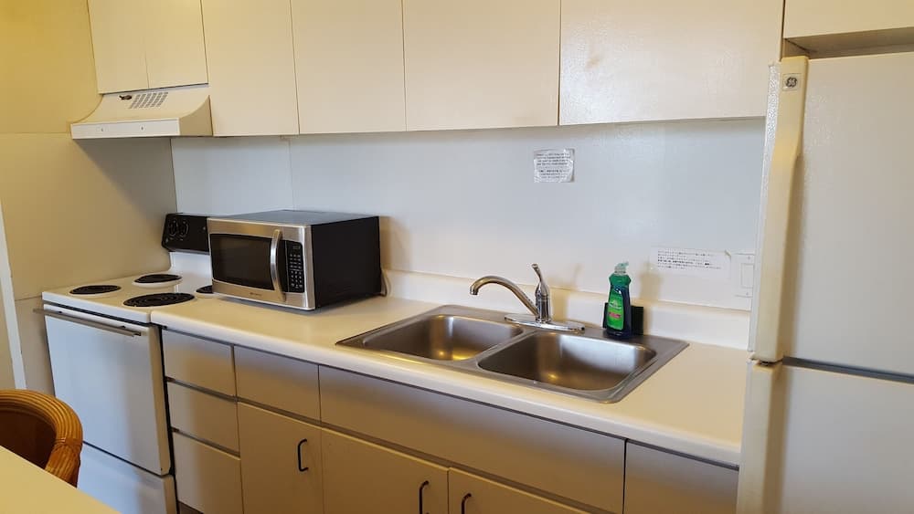 HAWAII  2 MIN FROM THE BEACH