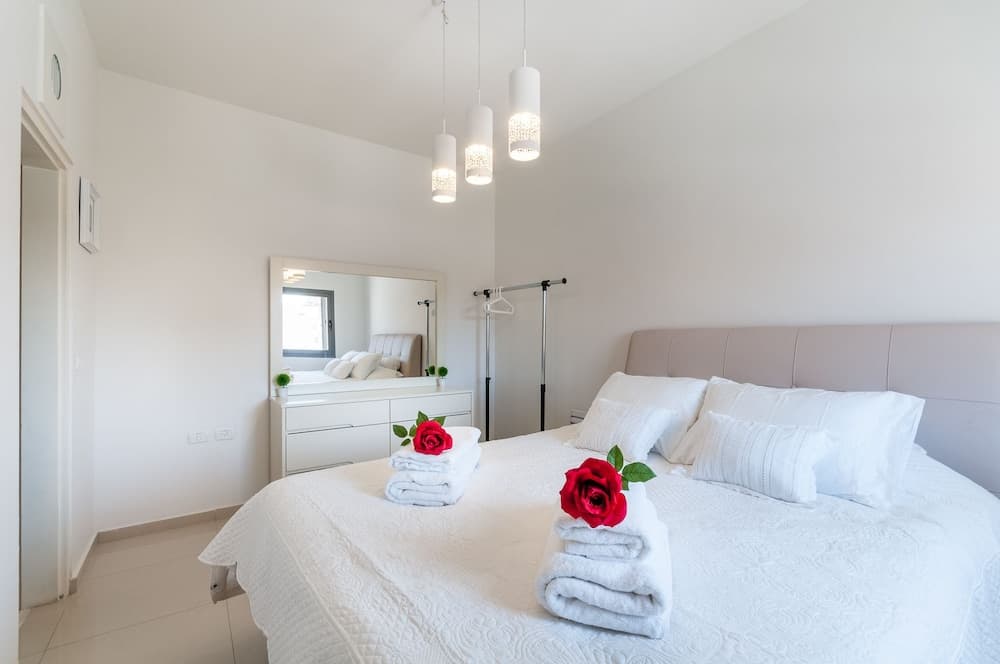 Best Location New Apt Full Amenities