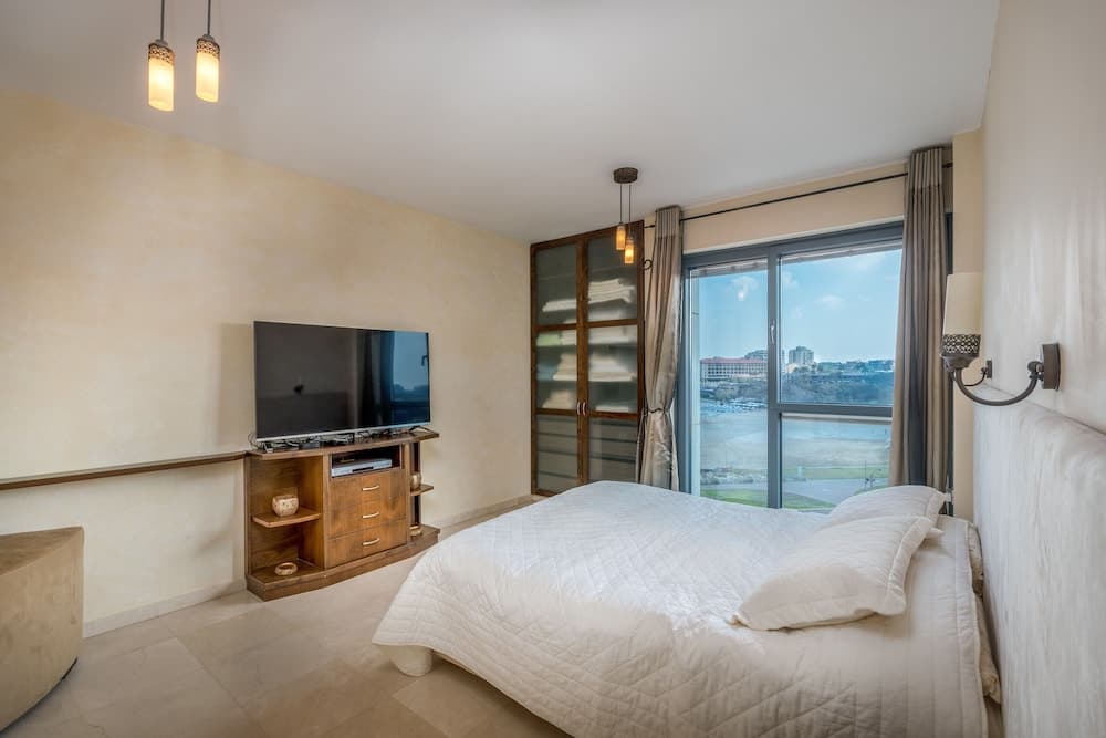 Beach Front By Ritz Hotel Pool Parking