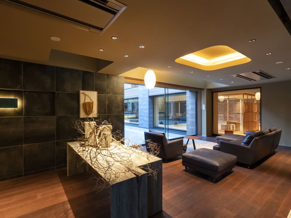 Lake Shikotsu Tsuruga Besso Ao no Za