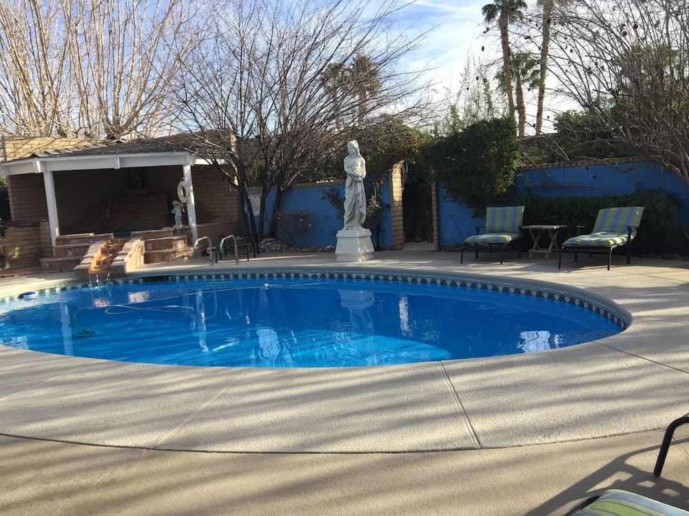 Huge Home with Private Park-Like grounds