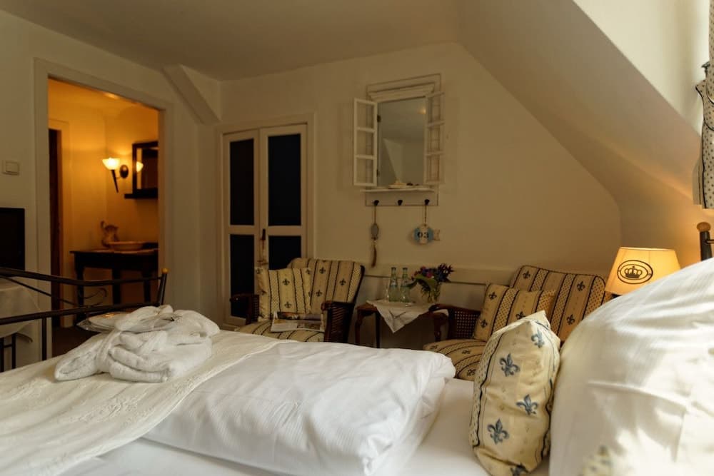 Burghaus & Villa Kronenburg