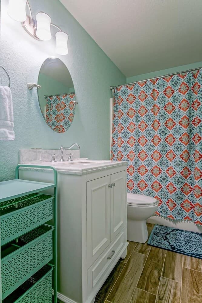 Trendy Country Club Condo