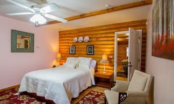 Quarter Horse Inn / Heather Room