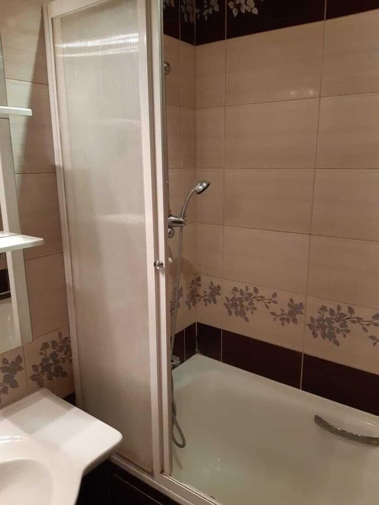 Pretty Apartment on Vokzalnaya 77