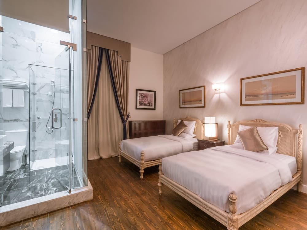 1920s Boutique Hotel and Restaurants