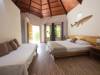 Blue World Dharavandhoo