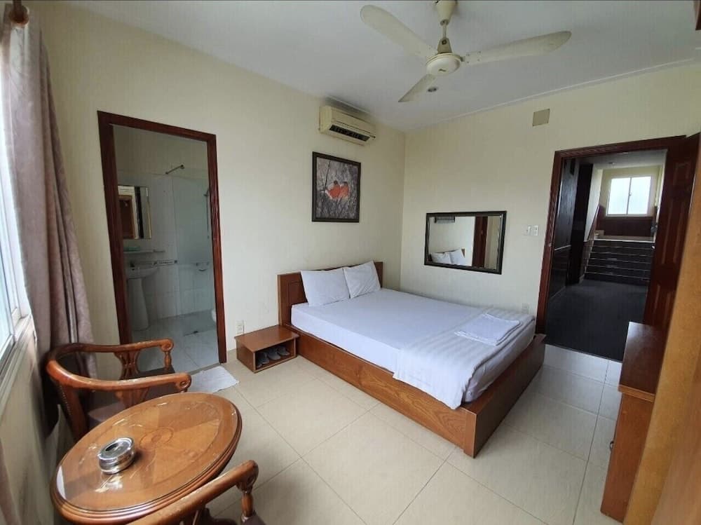 The Six Hotel - Hoang Long Son 3