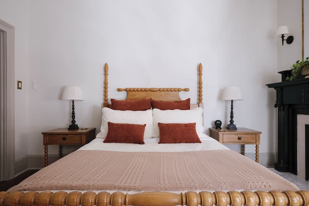 Comfortable Escape 2BR Historic Downtown