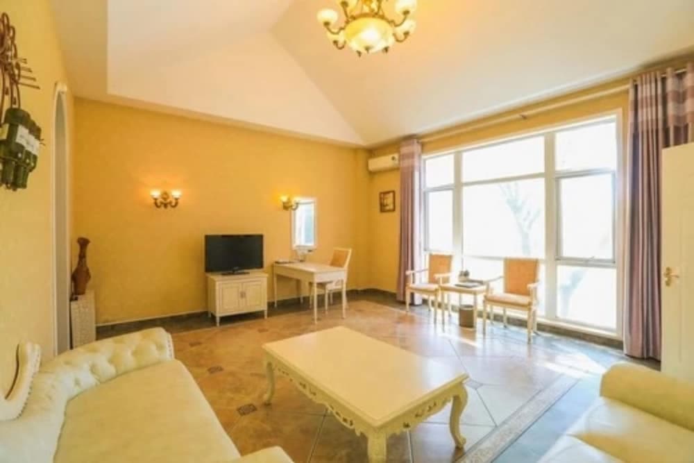 Chateau Monette Hotel & Resort